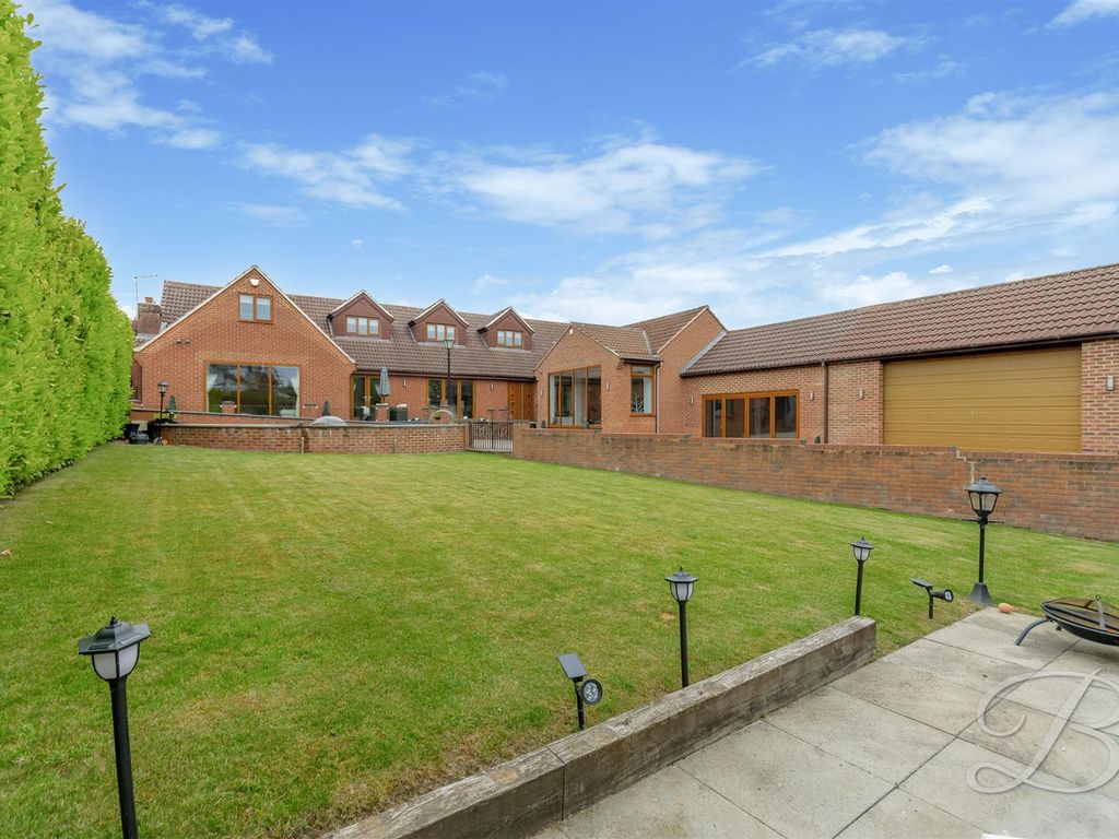 5 bed detached house for sale in Yew Tree Drive, Huthwaite, SuttonInAshfield NG17, £725,000