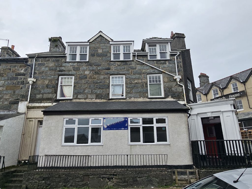 6 bed end terrace house for sale in High Street, Harlech LL46, £195,000