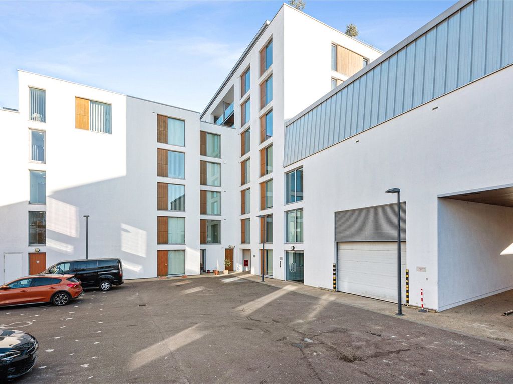 1 bed flat for sale in Highbury Stadium Square, London N5, £450,000