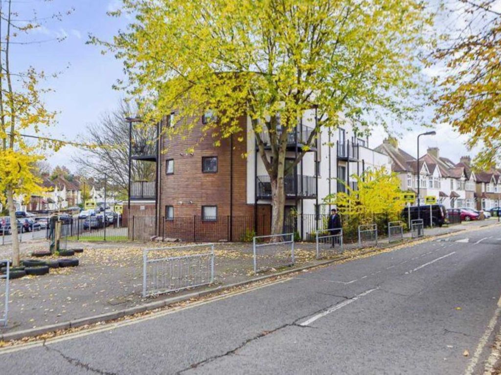 1 bed flat for sale in Buckingham Road, Edgware HA8, £260,000 Zoopla