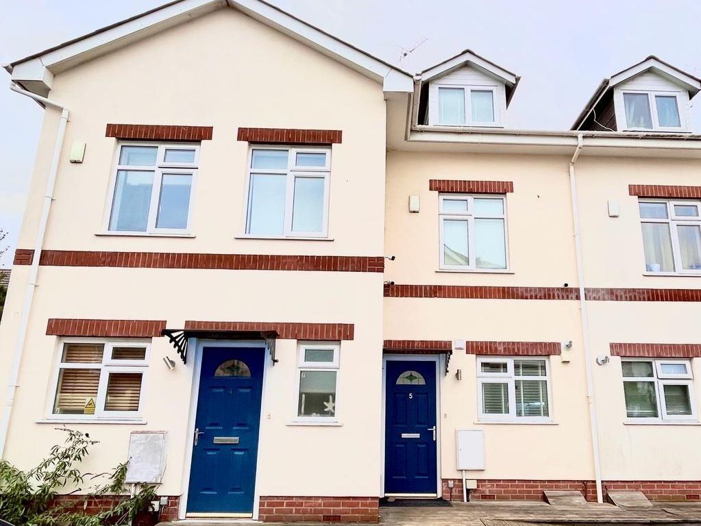 2 bed end terrace house to rent in Portchester Place, Bournemouth BH8
