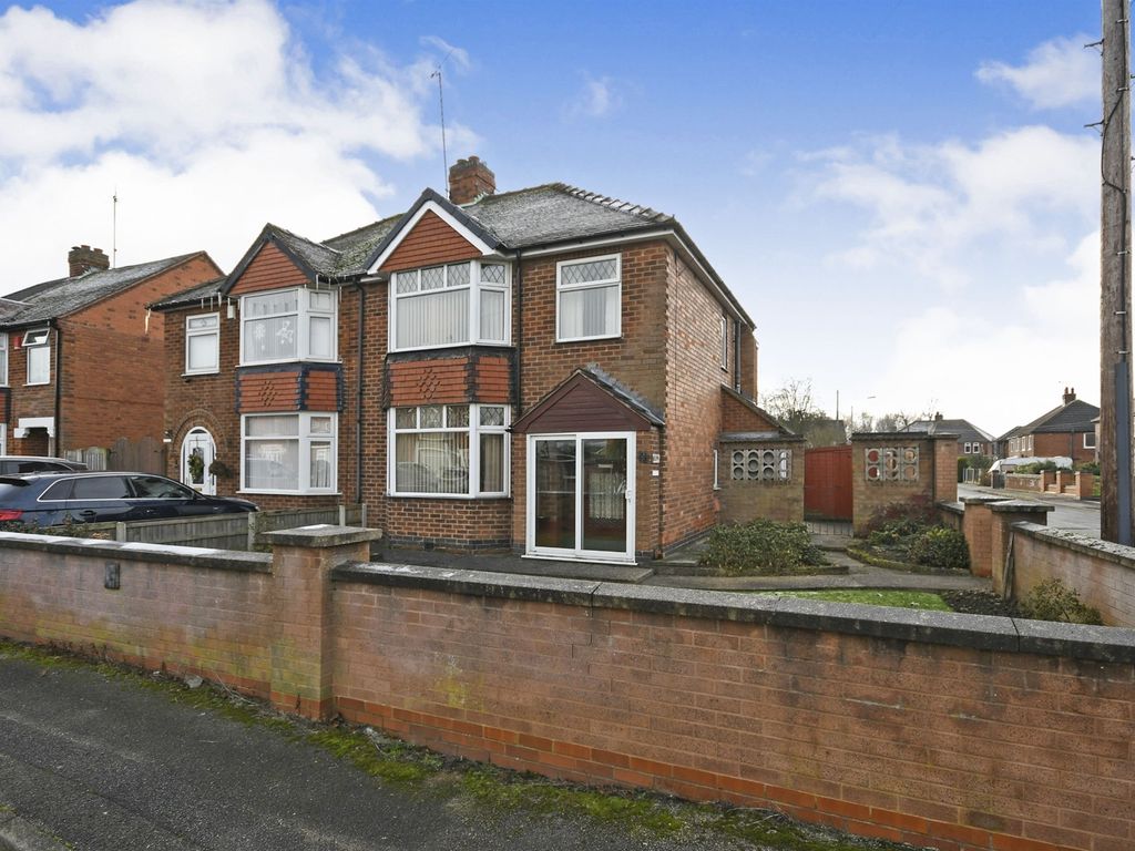3 bed semidetached house for sale in Freeby Avenue, Mansfield