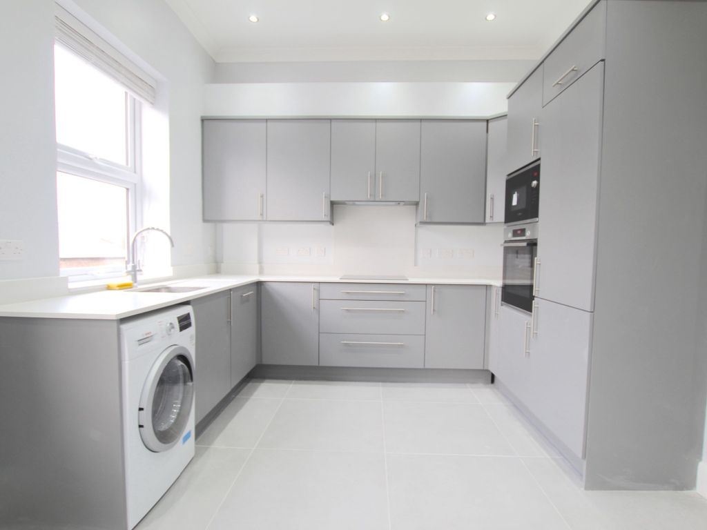 2 bed flat to rent in Church Lane, East Finchley, London N2, £1,950 pcm