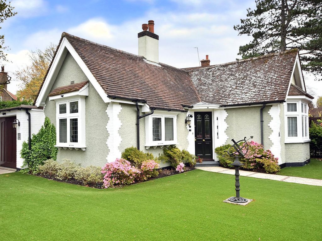 2 bed bungalow for sale in Horley, Surrey RH6 Zoopla