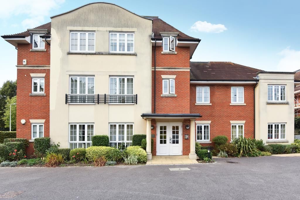 2 bed flat to rent in Newbury, Berkshire RG14, £1,250 pcm Zoopla