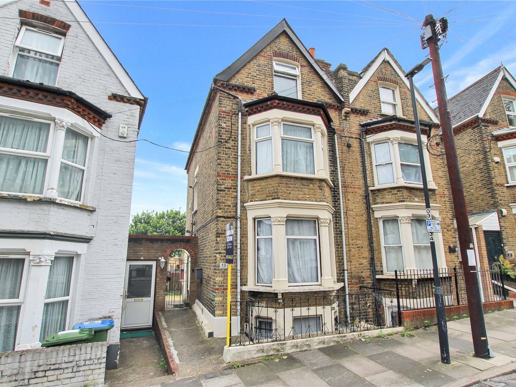 5 bed semidetached house for sale in Manthorp Road, Plumstead, London