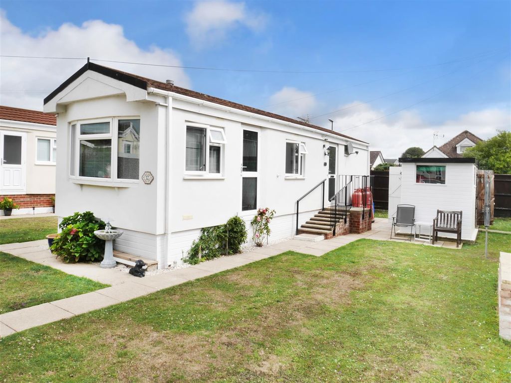 2 bed mobile/park home for sale in Harbour View Park, Rope Walk