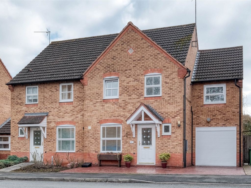 4 bed semidetached house for sale in Rosedale Close, Brockhill