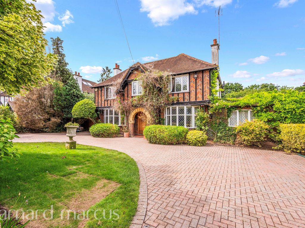 6 bed detached house for sale in The Green, Epsom KT17, £1,500,000 Zoopla