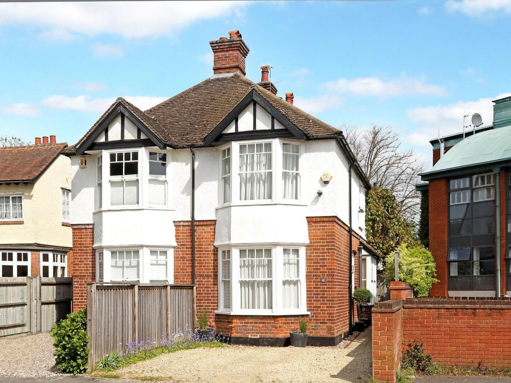 3 bed semidetached house for sale in Baring Road, Beaconsfield HP9