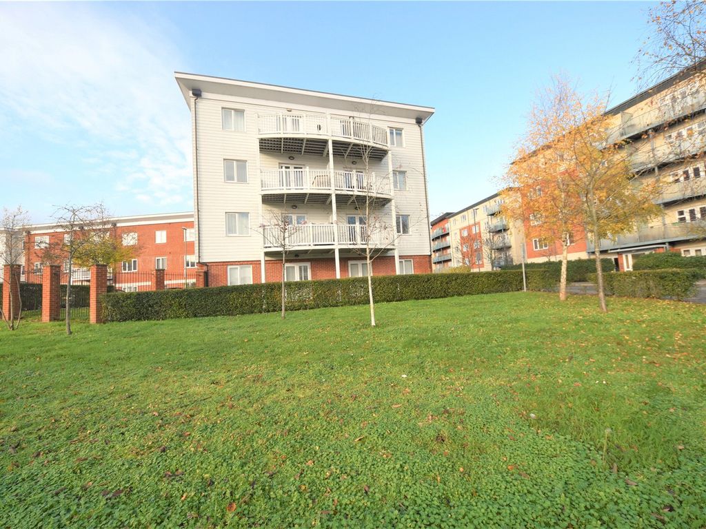 2 bed flat to rent in Chequers Avenue, High HP11 Zoopla