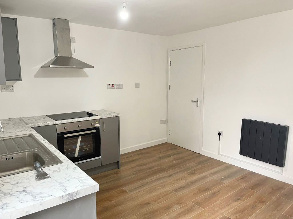 1 bed flat to rent in Mary Street, Porthcawl CF36, £525 pcm Zoopla