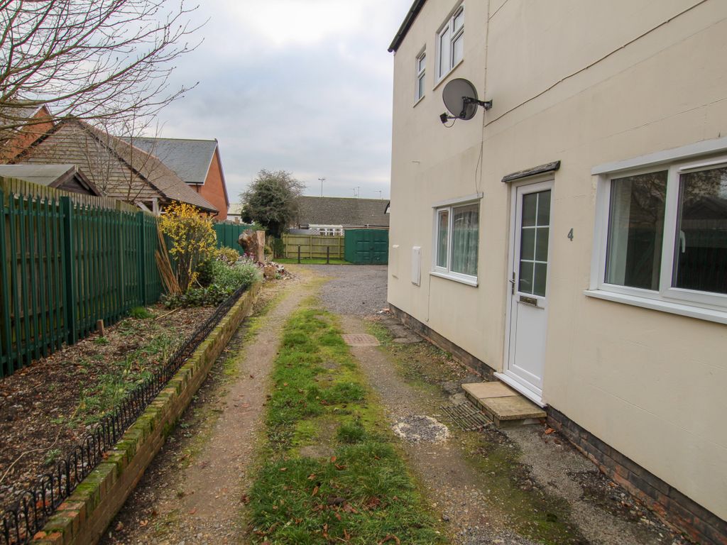 Studio to rent in Enborne Road, Newbury RG14 Zoopla