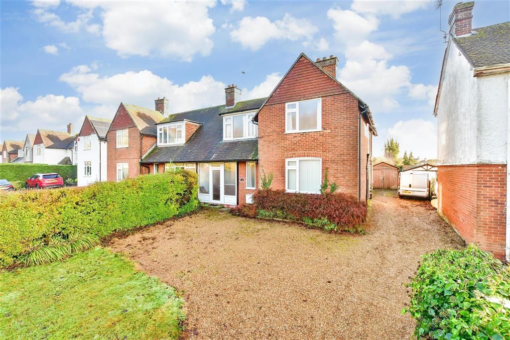 4 bed semidetached house for sale in Faversham Road, Kennington