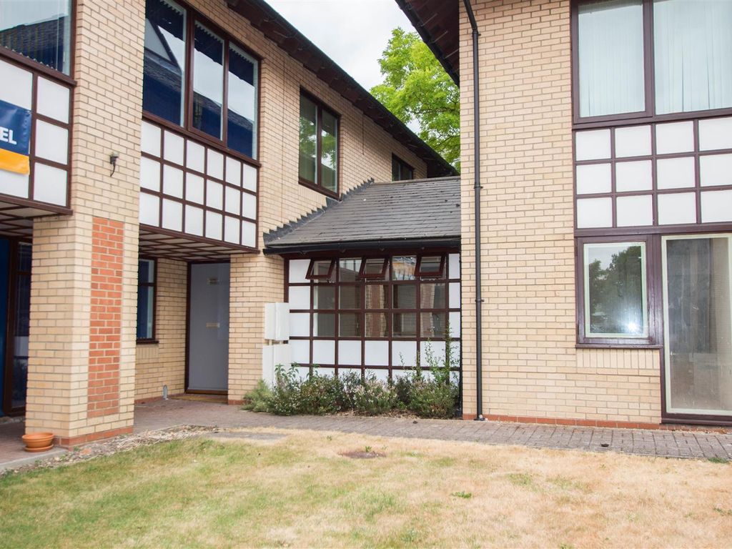1 bed flat to rent in Great Chesterford Court, Great Chesterford