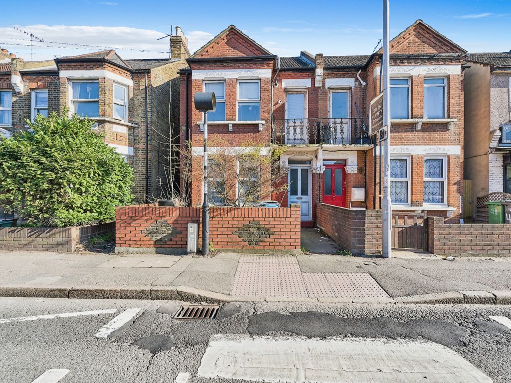 2 bed for sale in Hawks Road, Norbiton, Kingston Upon Thames