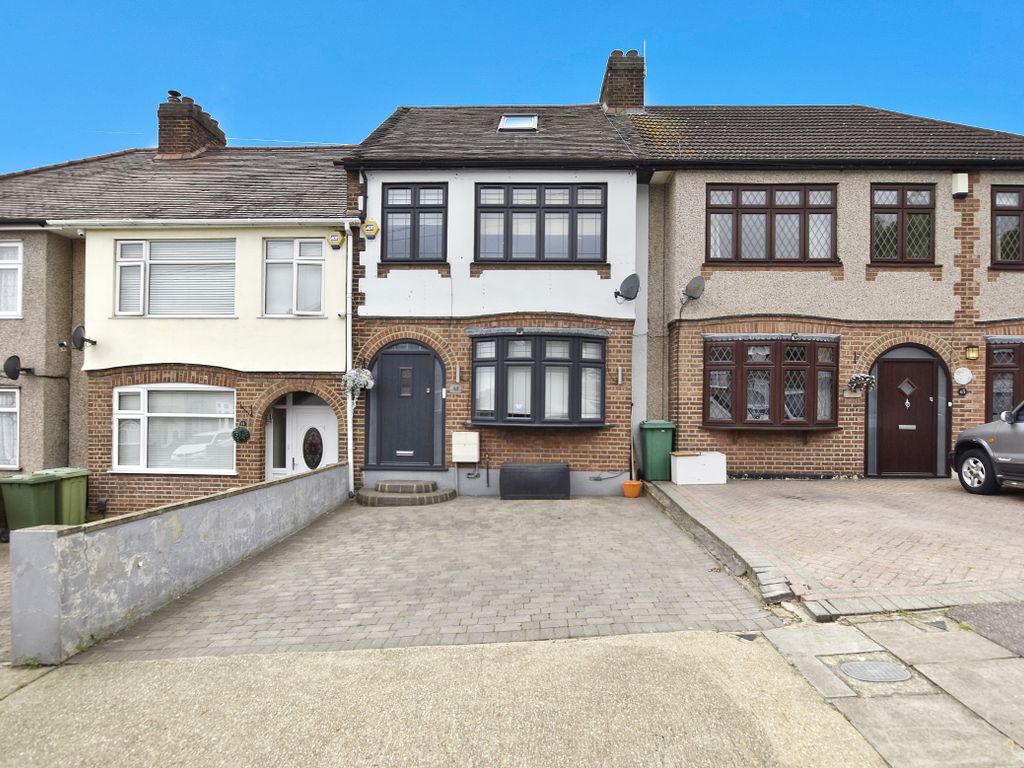 4 bed semidetached house for sale in Mount Pleasant Road, Romford