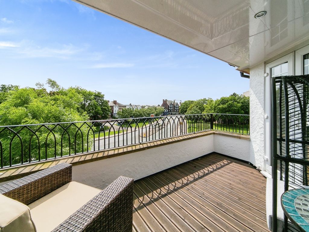 2 bed flat for sale in Grange Road, West Kirby, Merseyside CH48, £