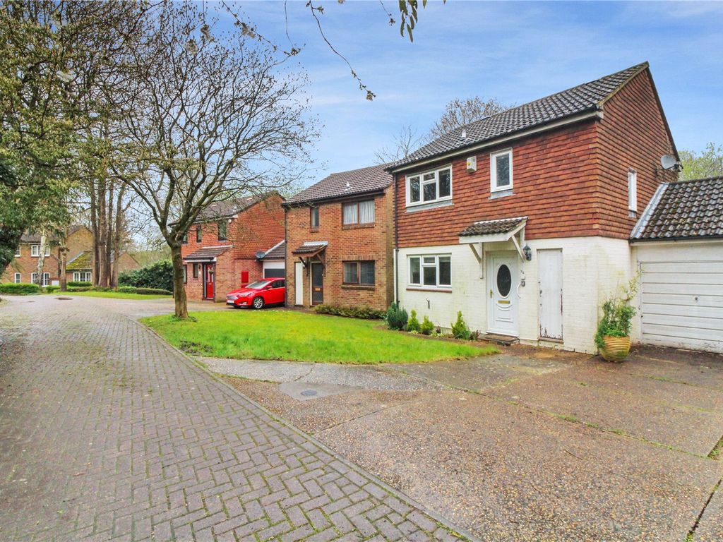3 bed linkdetached house for sale in Hurst Hill, Chatham, Kent ME5