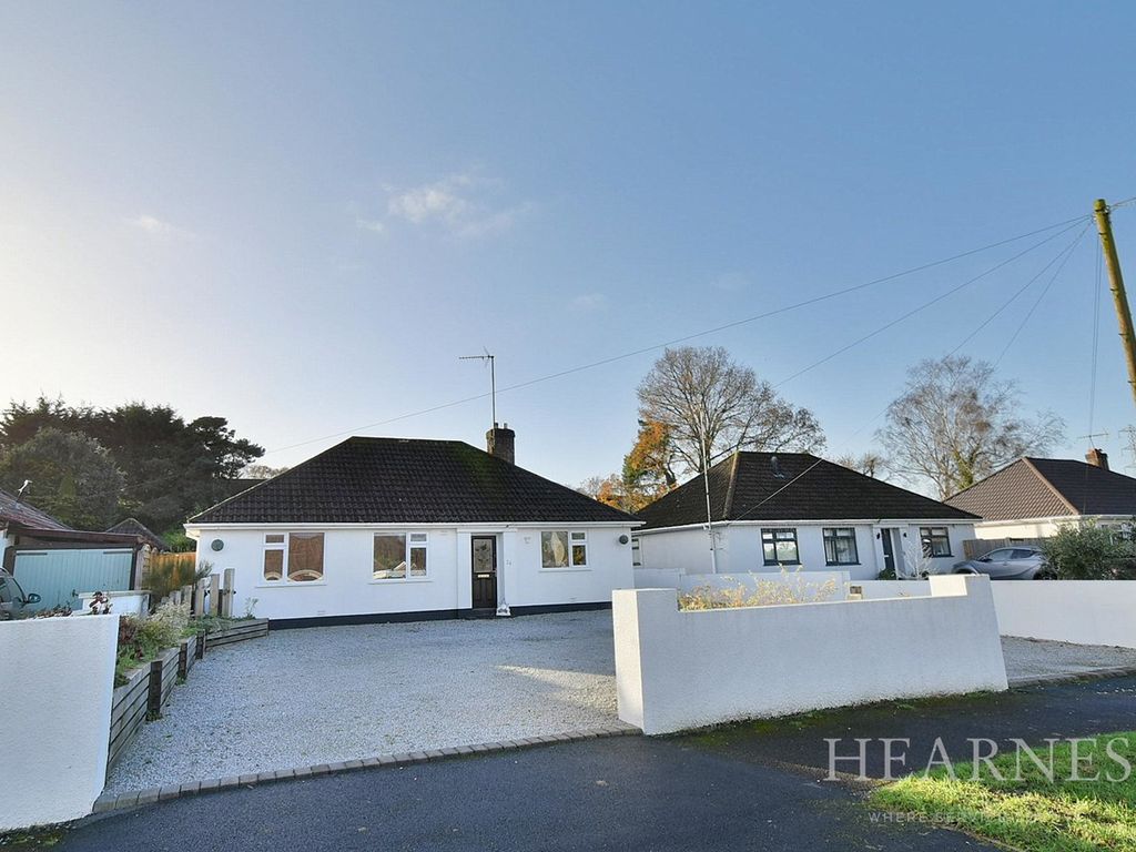 3 bed detached bungalow for sale in Kingsway, Ferndown BH22, £600,000