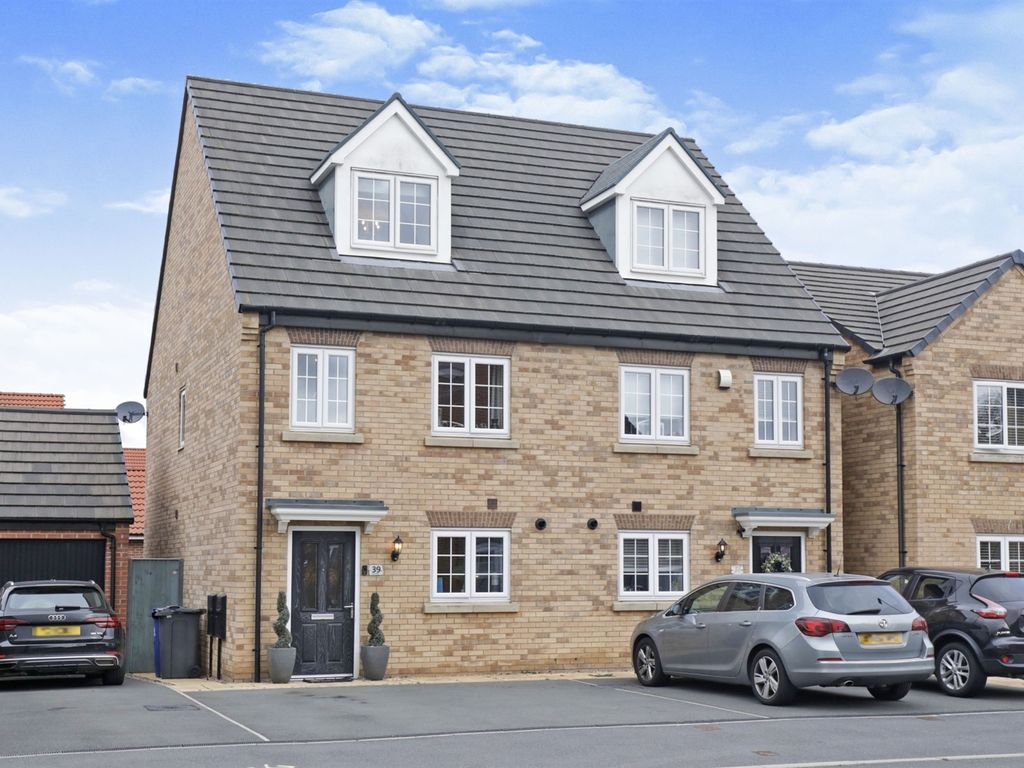 3 bed town house for sale in Insall Way, Auckley, Doncaster DN9 Zoopla