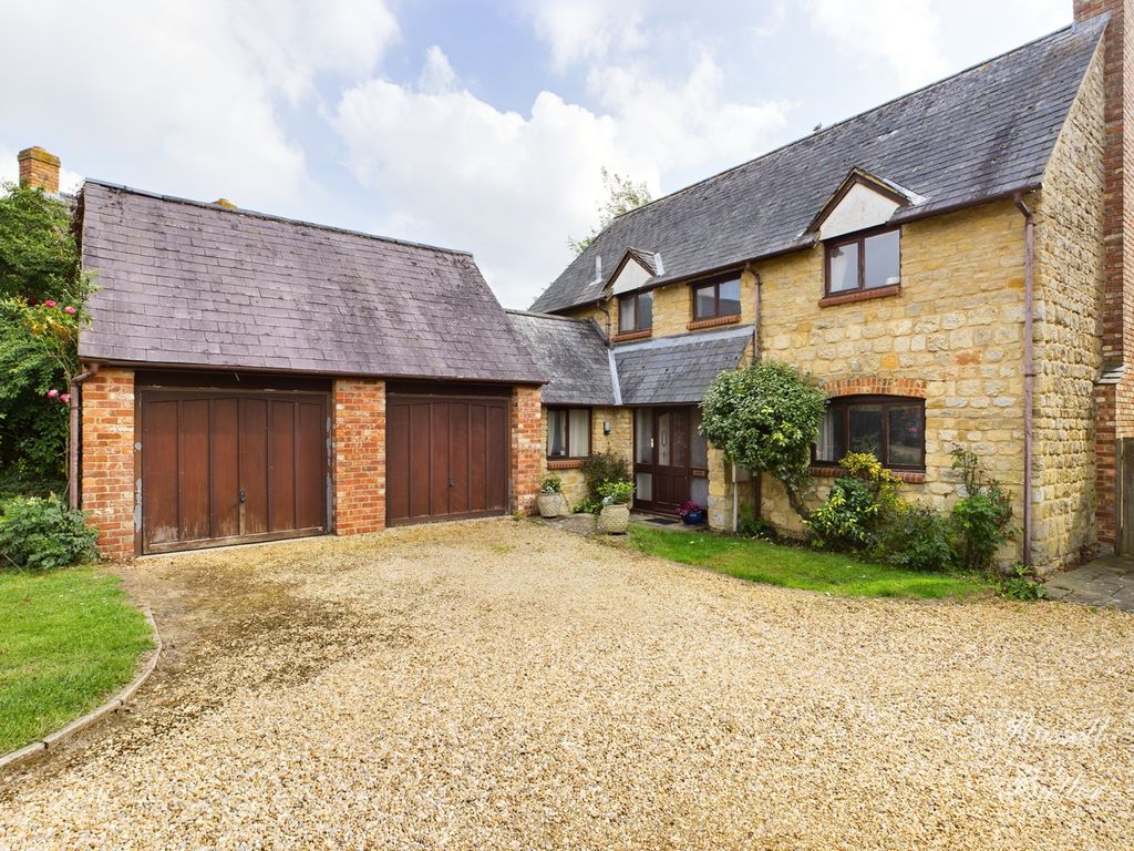 4 bed detached house for sale in New College Court, Chackmore