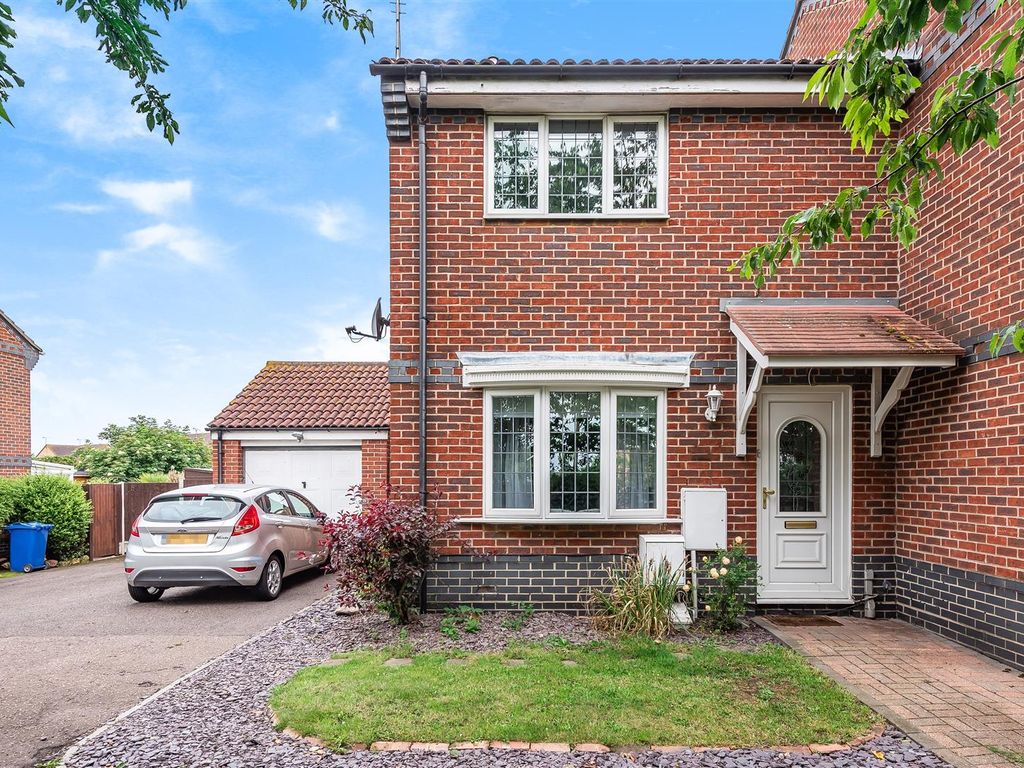3 bed end terrace house for sale in Chelmer Drive, South Ockendon RM15