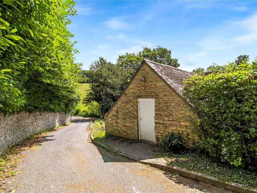 2 bed flat to rent in Stables, Park, Minchinhampton