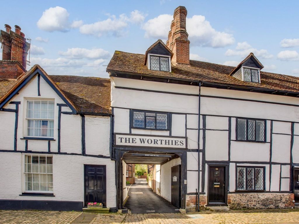 2 bed terraced house for sale in High Street, Old Amersham