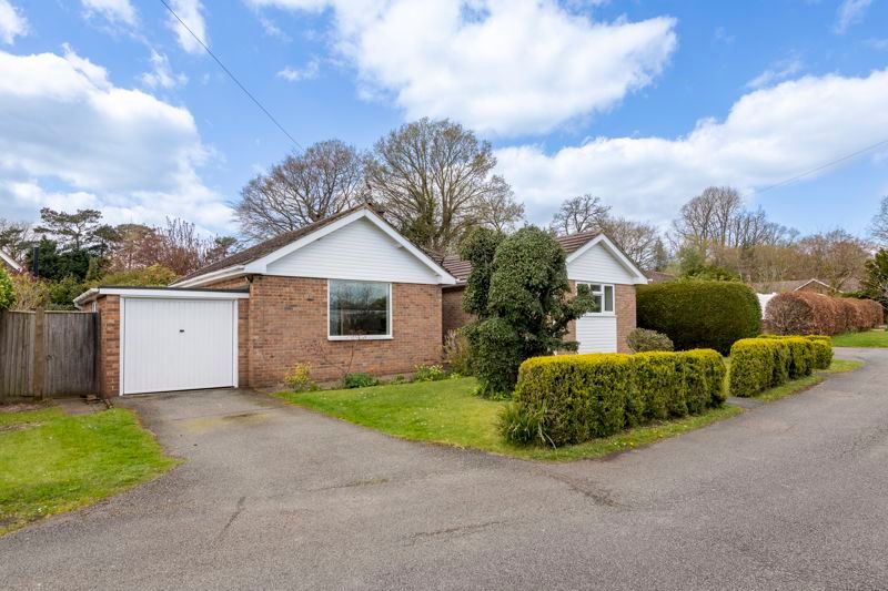 4 bed bungalow for sale in Plovers Barrows, Buxted, Uckfield TN22 Zoopla