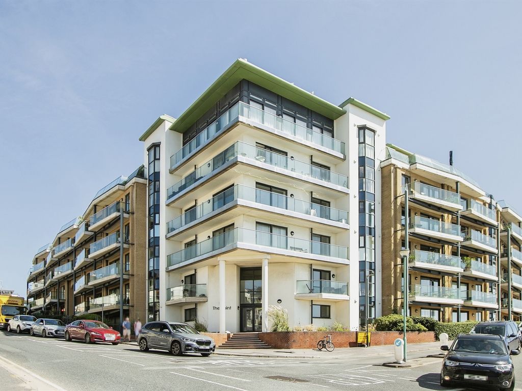 2 bed flat for sale in Marina Close, Bournemouth BH5, £