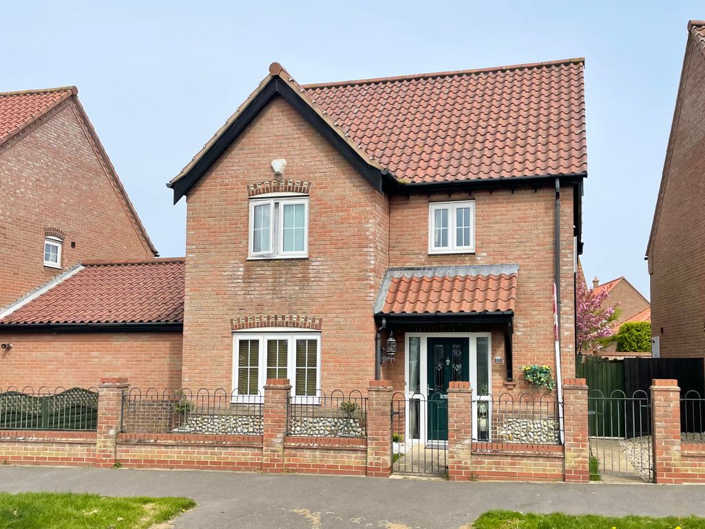 3 bed detached house for sale in Waters Lane, Hemsby, Great Yarmouth