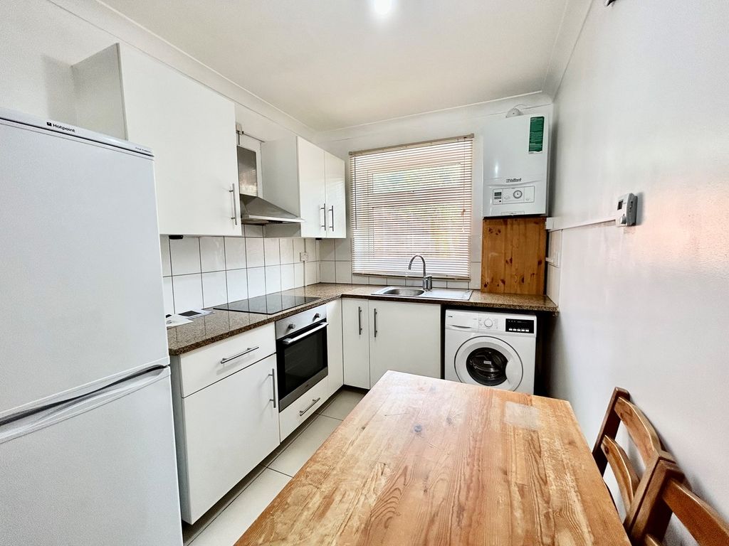 1 bed flat to rent in Langdale Gardens, Perivale, Greenford UB6, £1,300