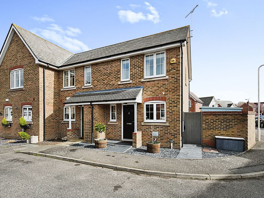 2 bed end terrace house for sale in Abbotsmead, Heybridge, Maldon CM9