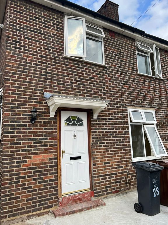 4 bed semidetached house to rent in Waterbeach Road, Dagenham RM9 Zoopla