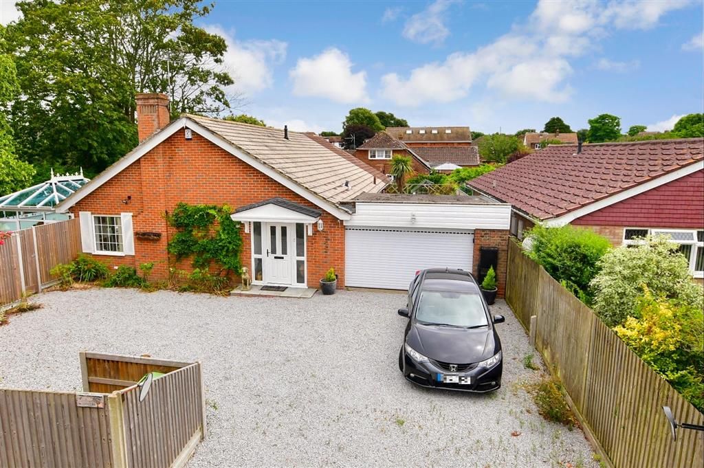 4 bed detached bungalow for sale in Rolfe Lane, New Romney, Kent TN28