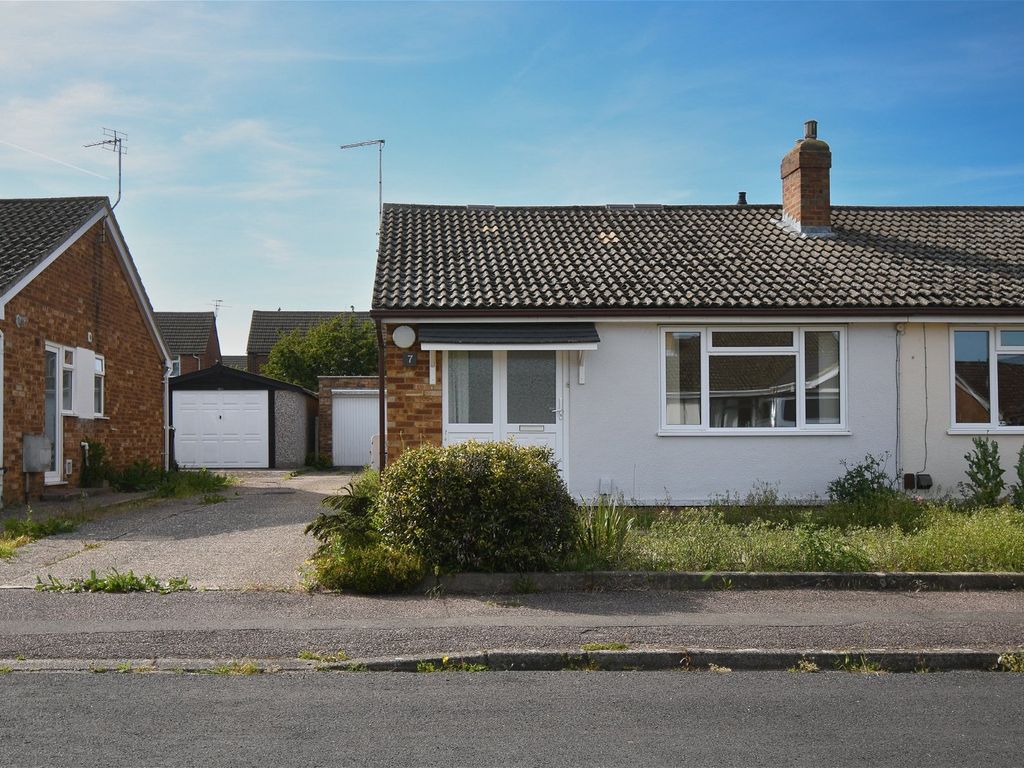 2 bed semidetached bungalow for sale in Fontwell Avenue, Cambridge CB4