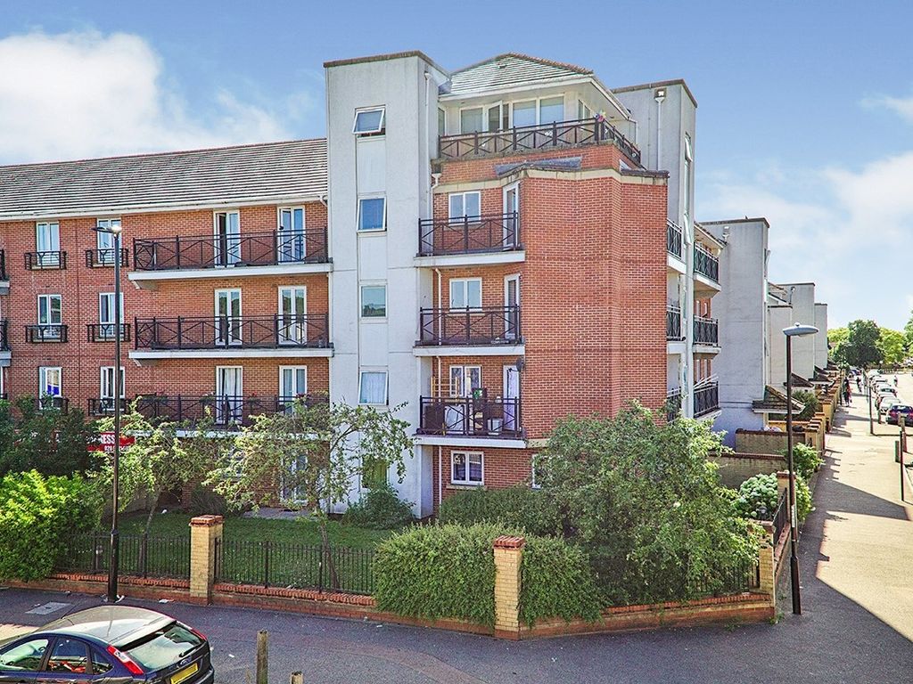 2 bed flat to rent in Chantry Close, London SE2 Zoopla