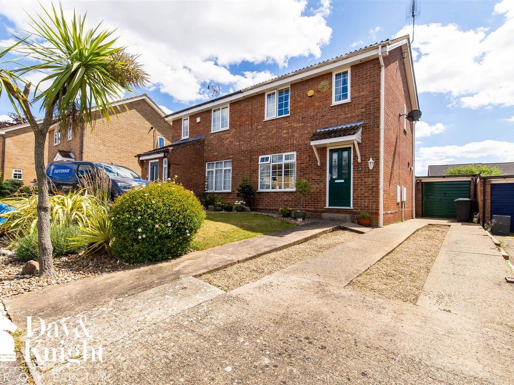 3 bed semidetached house for sale in Brook Close, Carlton Colville