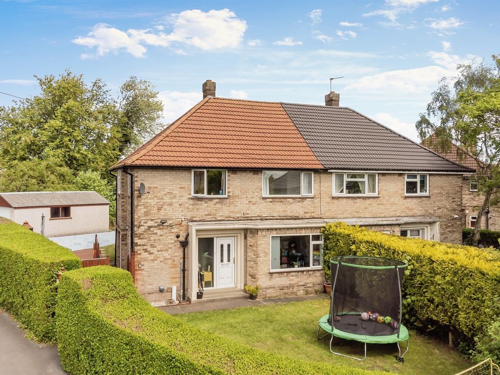 4 bed semidetached house for sale in Lingfield Approach, Leeds LS17