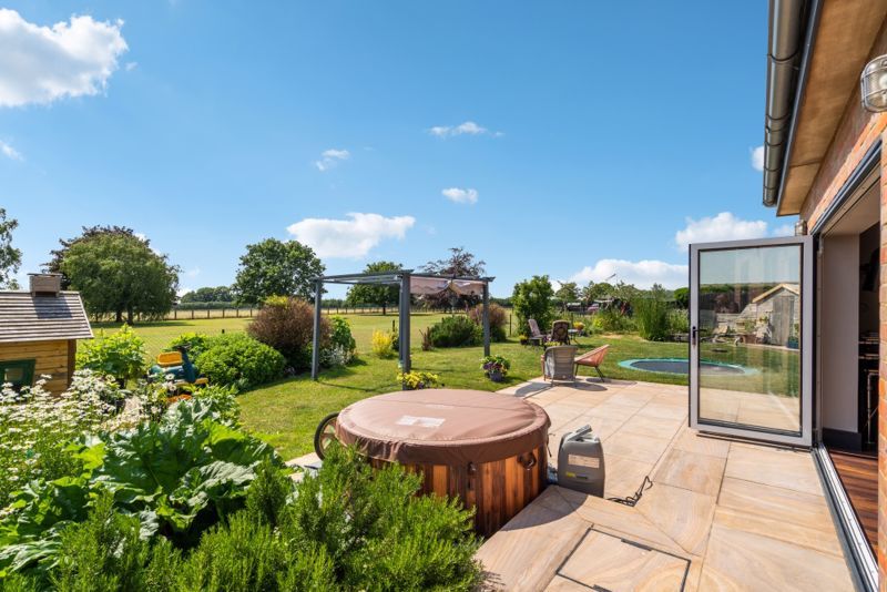 2 bed bungalow for sale in Kimblewick Road, Great Kimble, Aylesbury