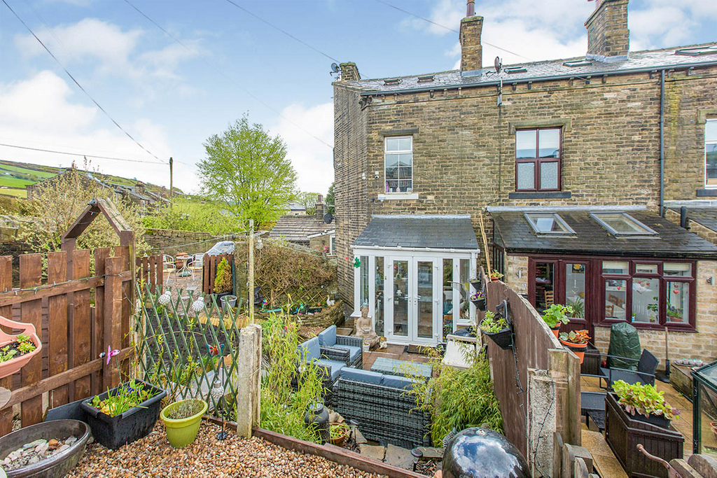 3 bed end terrace house for sale in North View, Pecket Well, Hebden
