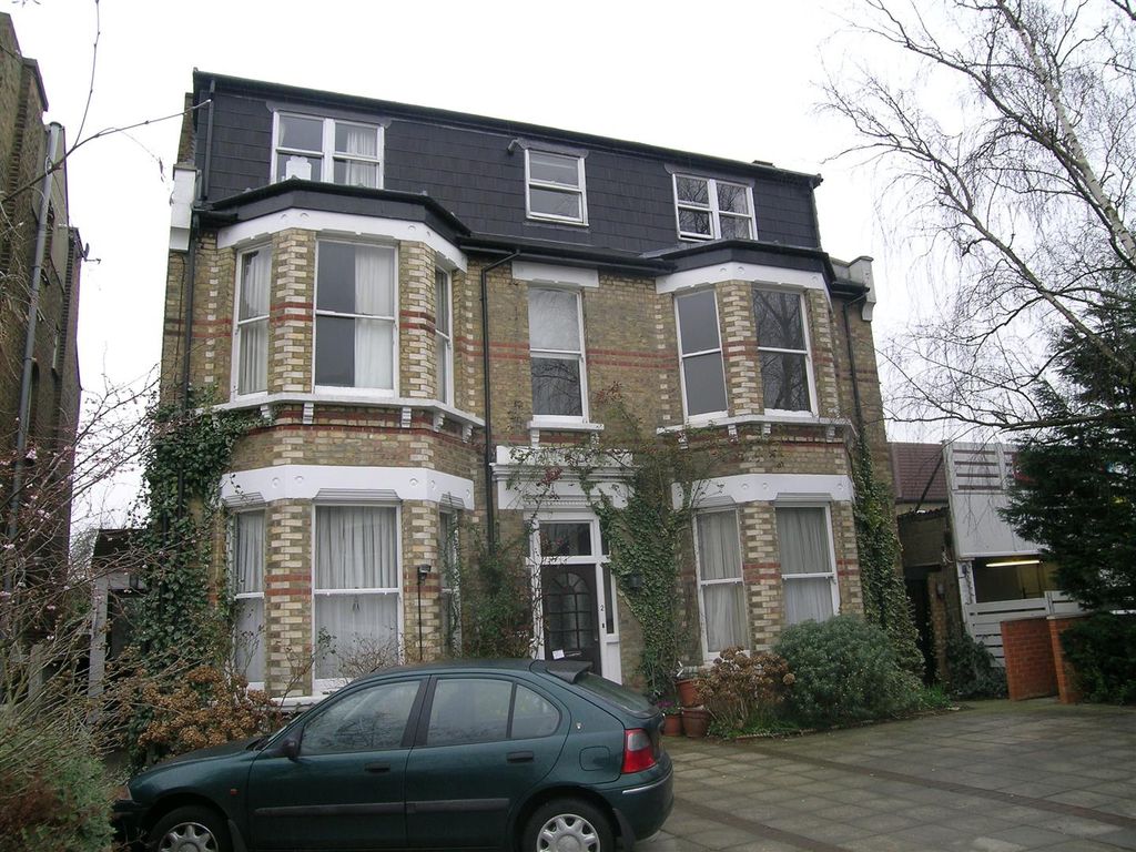 3 bed flat to rent in The Avenue, Berrylands, Surbiton KT5, £2,250 pcm
