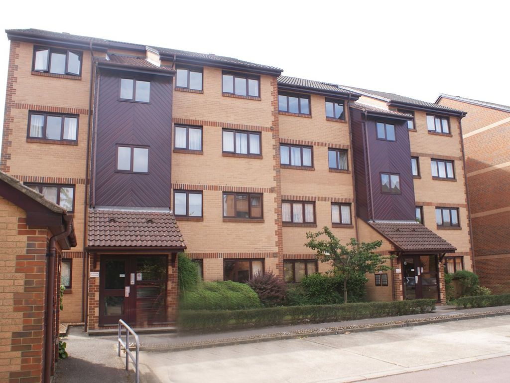 2 bed flat to rent in Cross Road, Wimbeldon, London SW19, £1,600 pcm