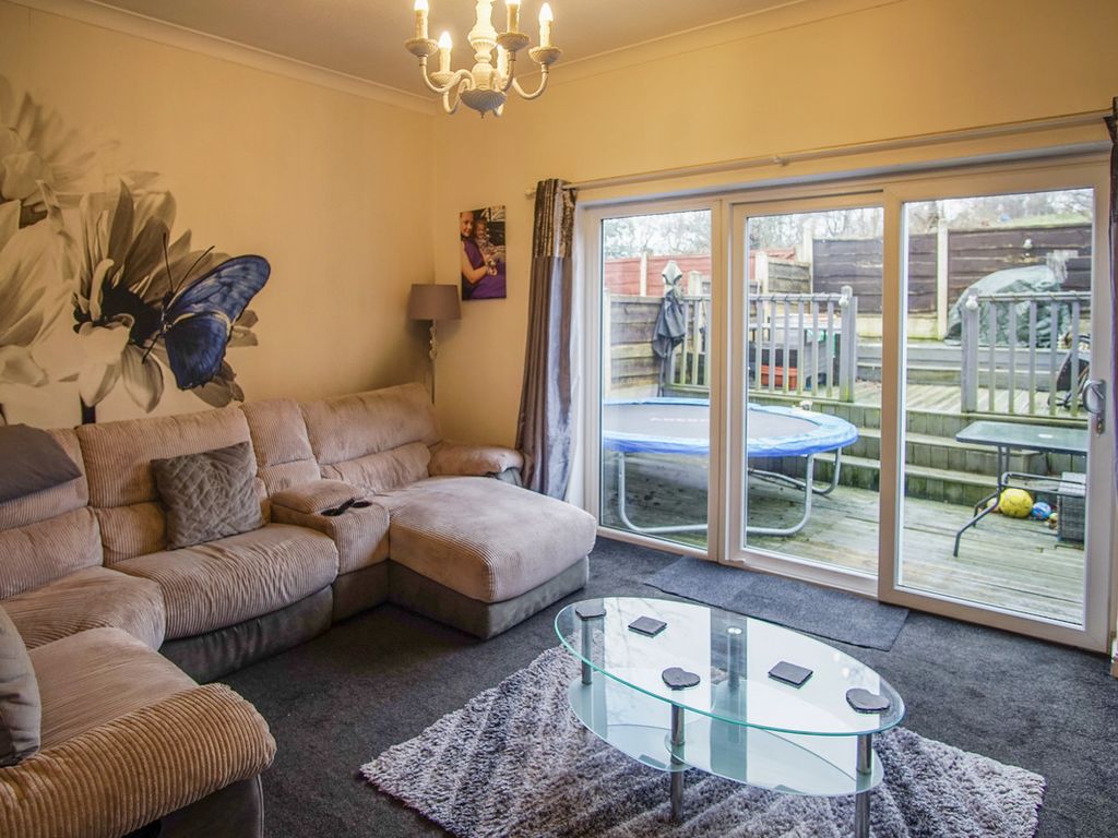 4 bed town house for sale in Sunfield, Romiley SK6, £260,000 Zoopla