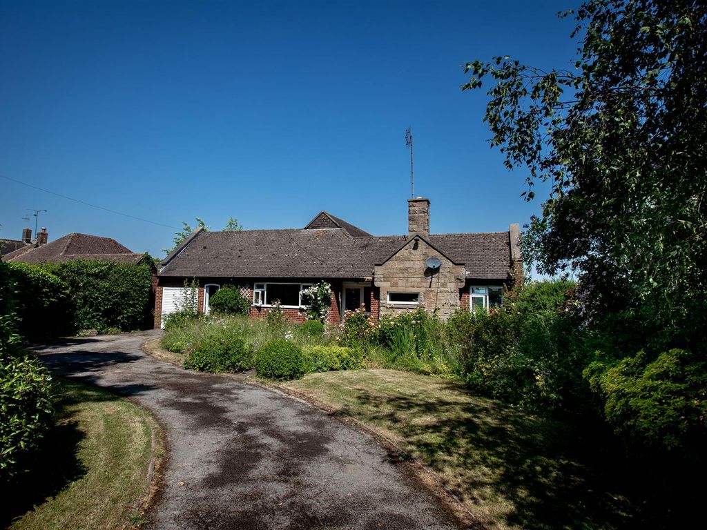 3 bed detached bungalow for sale in Repton Road, Newton Solney, Burton