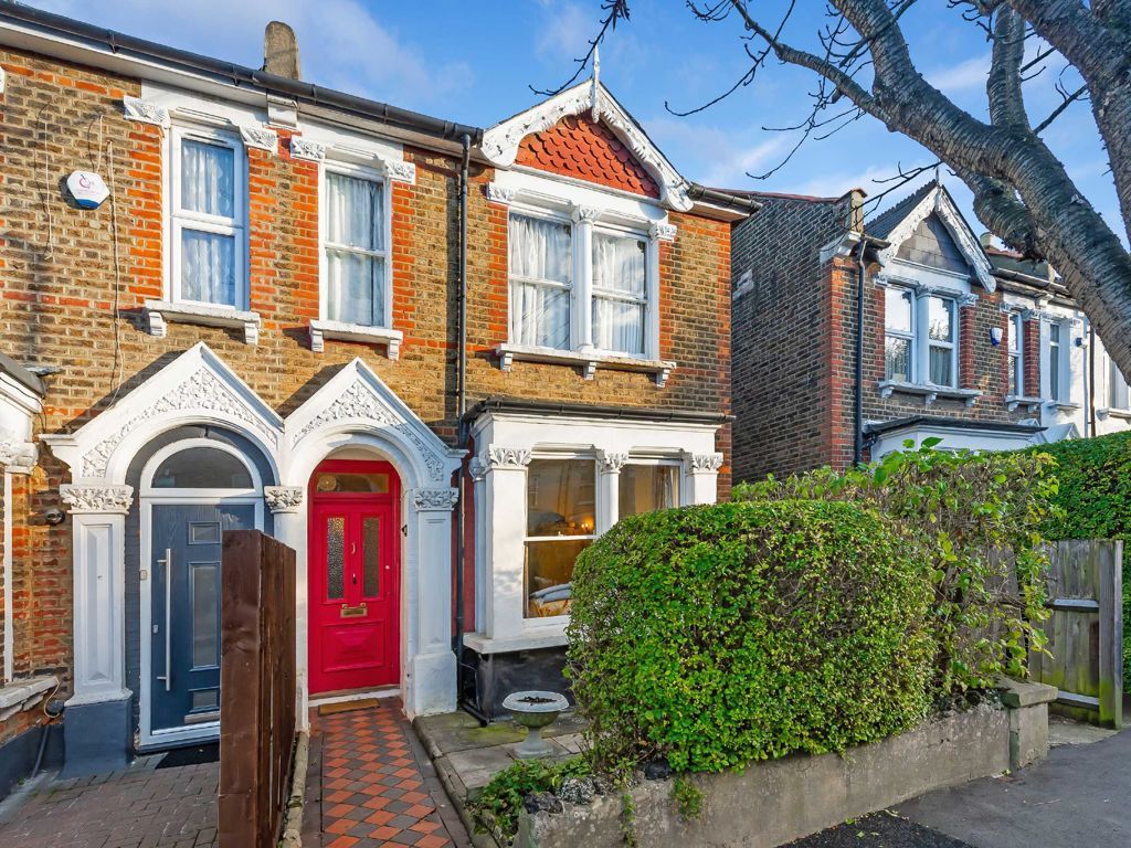 3 bed semidetached house for sale in Johns Avenue, London NW4, £