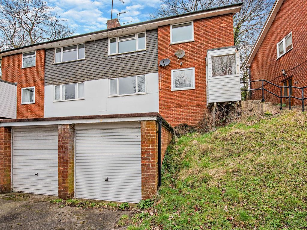 2 bed flat for sale in Church Hill, Caterham CR3, £210,000 Zoopla