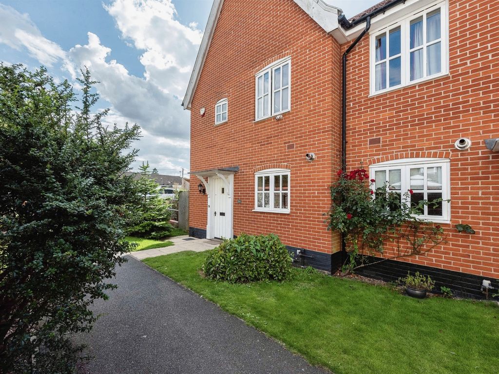 3 bed end terrace house for sale in Willow Close, WalshamLeWillows