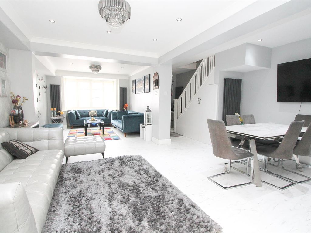 3 bed end terrace house for sale in Matlock Crescent, Cheam, Sutton SM3